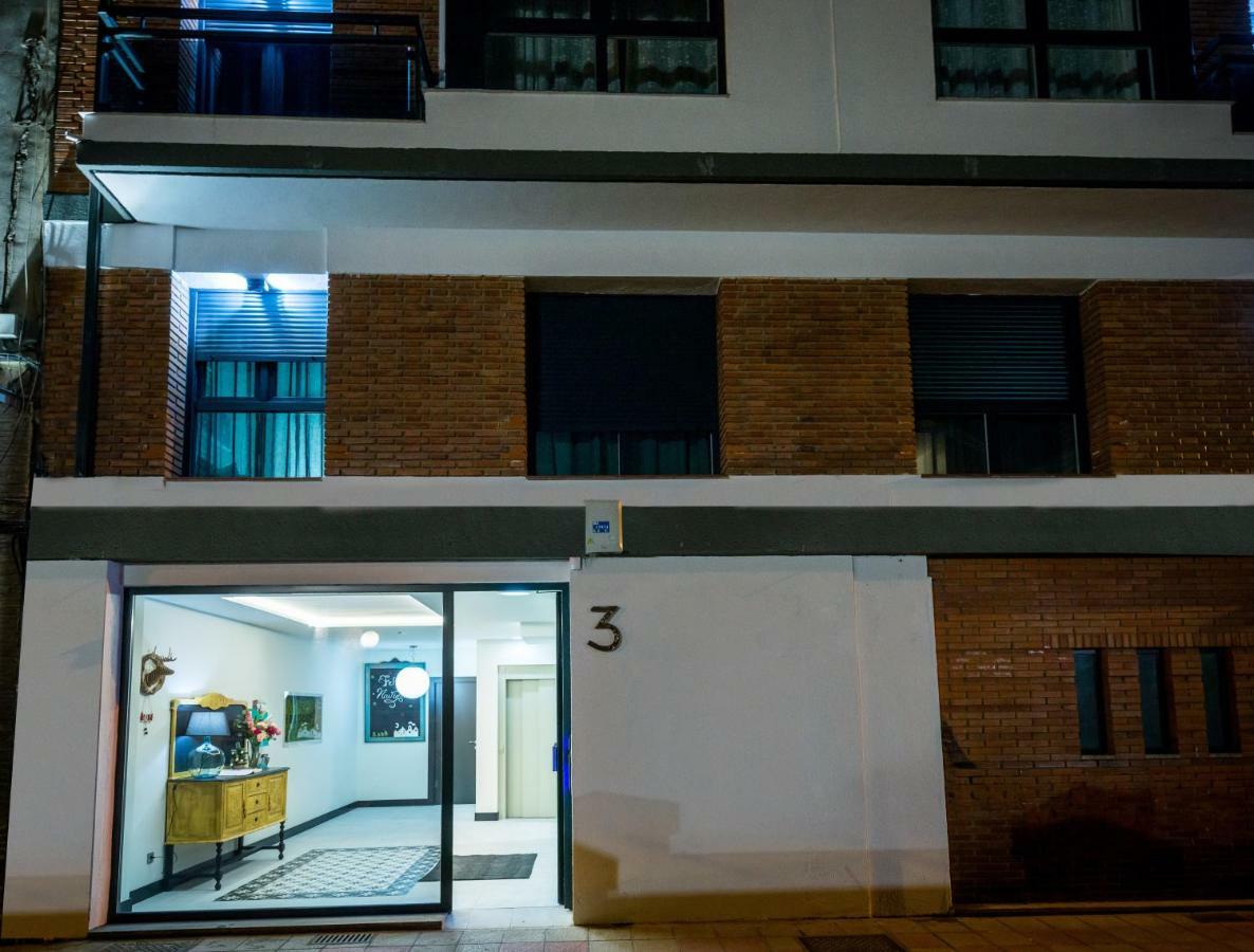 Midhouse Apartment *