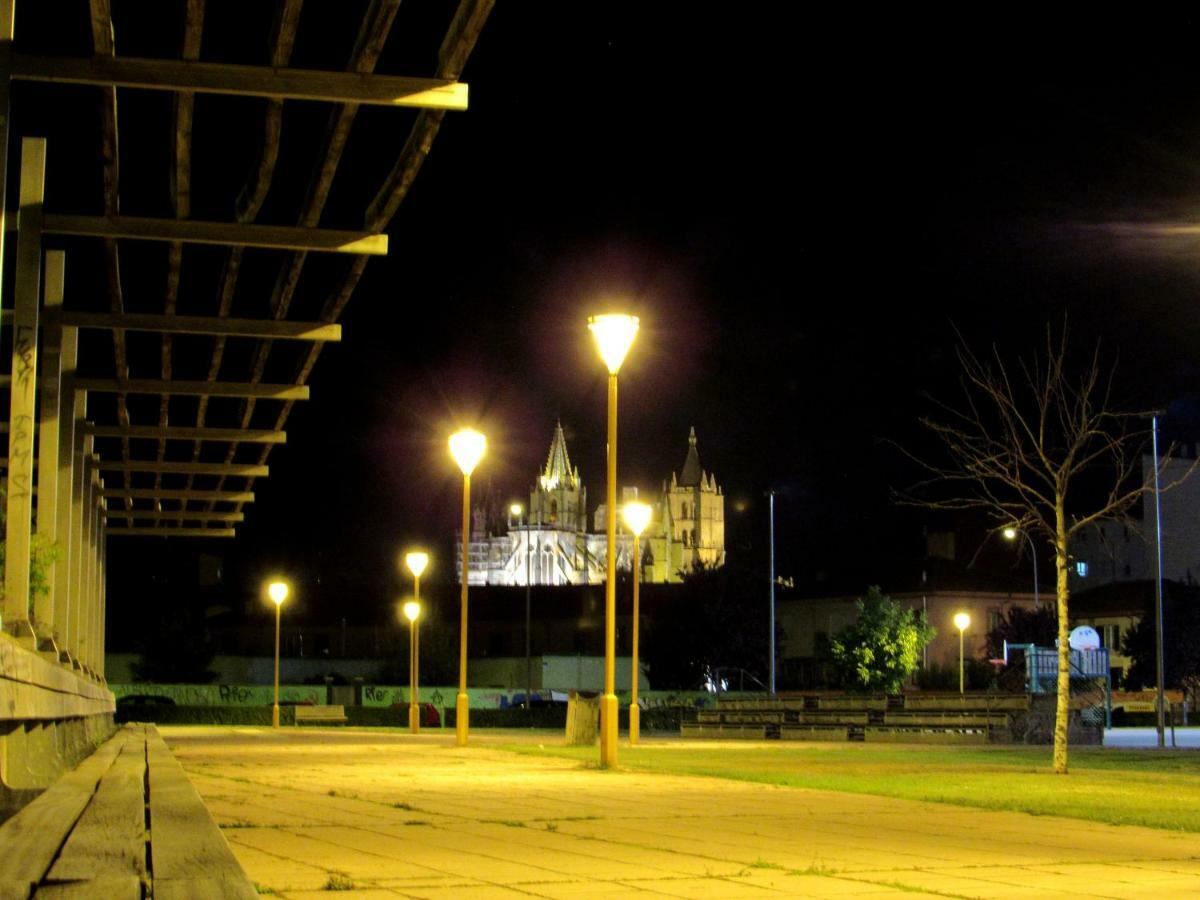 Apartamento Www Parques De La Catedral Travel Com Parking Privado Gratis León