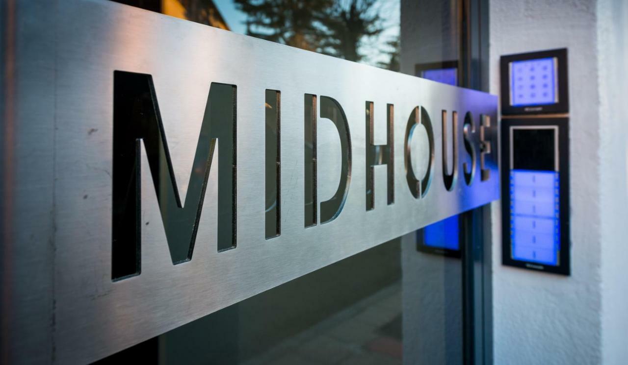 Midhouse Apartment