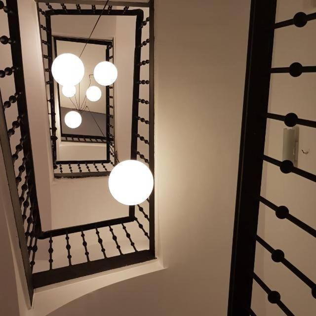 13 Guest house *