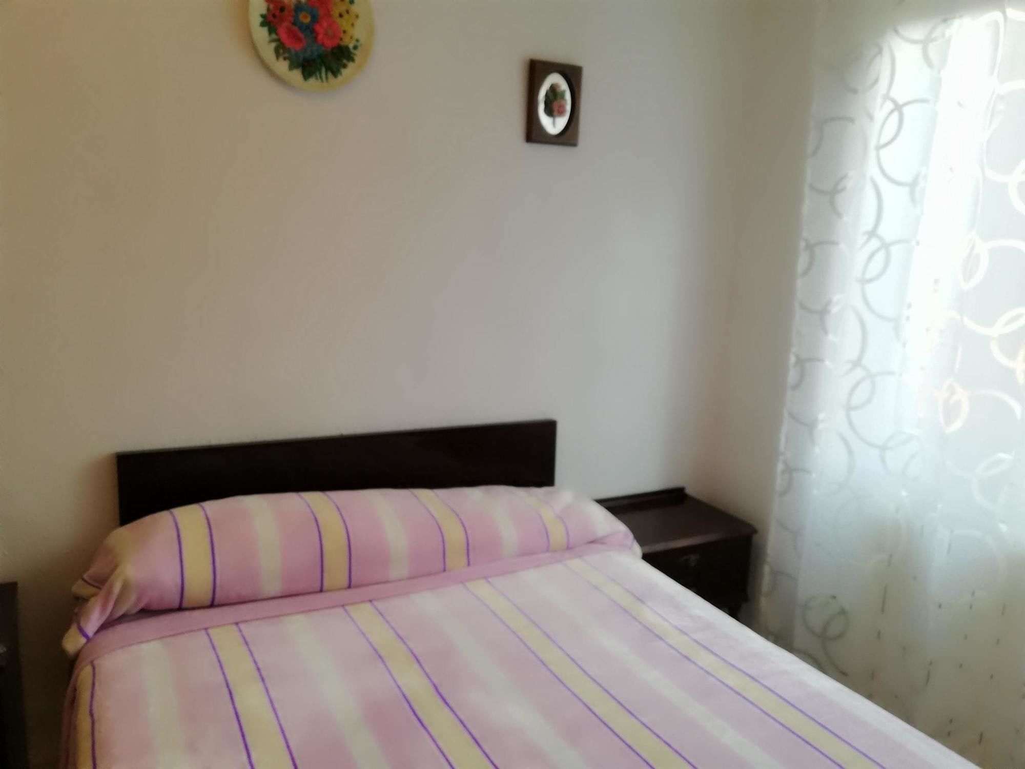Bright With 2 Bedrooms In * Leon