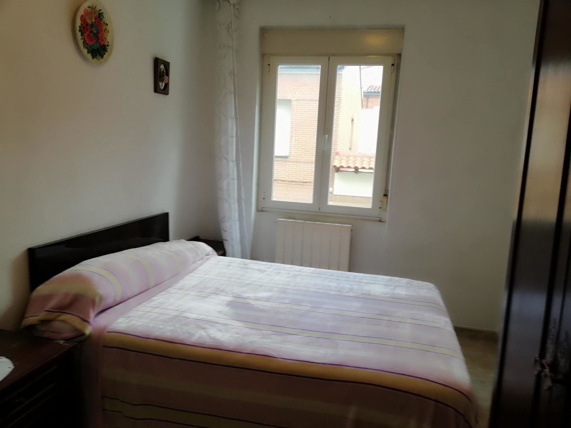 Bright With 2 Bedrooms In Apartment *
